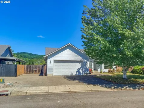 1739 Aspen Run Avenue Sutherlin OR 97479