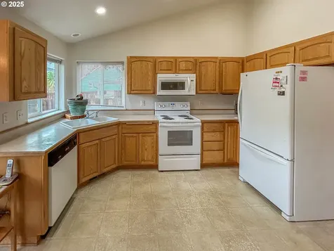 1739 Aspen Run Avenue Sutherlin OR 97479
