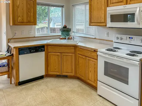 1739 Aspen Run Avenue Sutherlin OR 97479