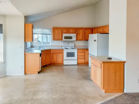 1739 Aspen Run Avenue Sutherlin OR 97479
