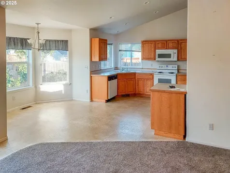 1739 Aspen Run Avenue Sutherlin OR 97479