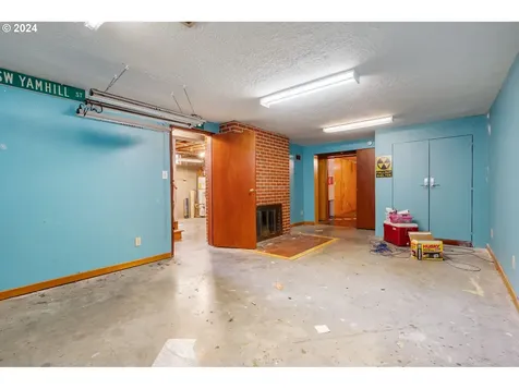 1746 Se 101st Avenue Portland OR 97216