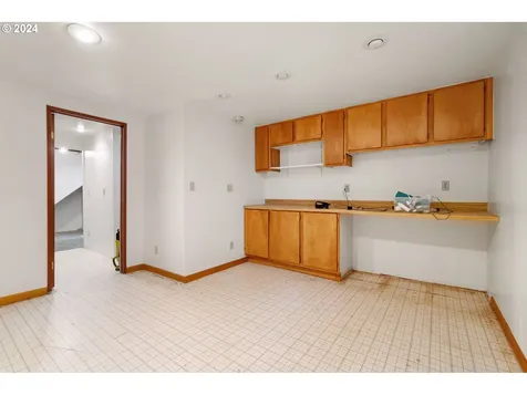 1746 Se 101st Avenue Portland OR 97216