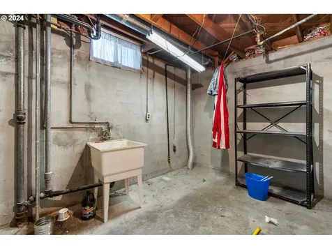 1746 Se 101st Avenue Portland OR 97216