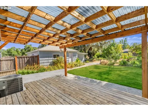 1746 Se 101st Avenue Portland OR 97216