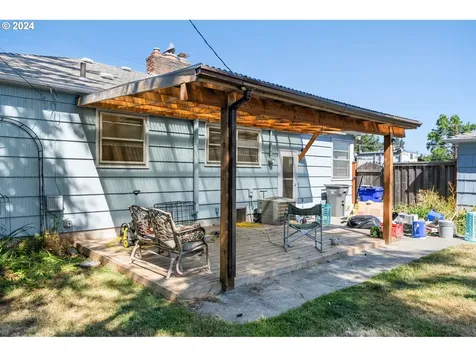 1746 Se 101st Avenue Portland OR 97216