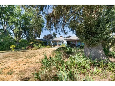 1746 Se 101st Avenue Portland OR 97216