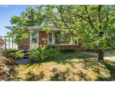 1746 Se 101st Avenue Portland OR 97216
