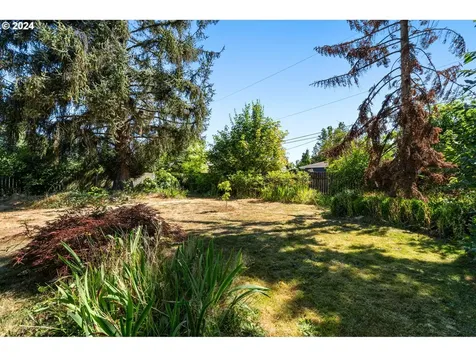 1746 Se 101st Avenue Portland OR 97216