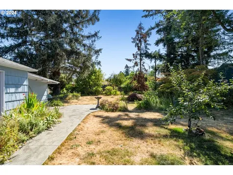 1746 Se 101st Avenue Portland OR 97216