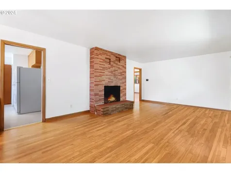 1746 Se 101st Avenue Portland OR 97216