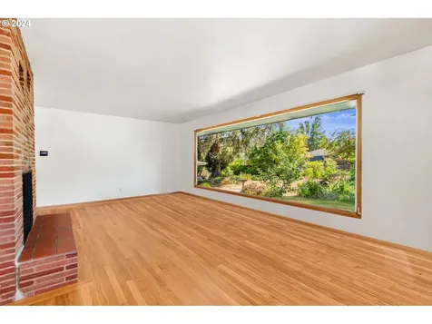 1746 Se 101st Avenue Portland OR 97216