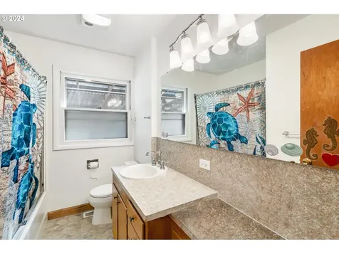 1746 Se 101st Avenue Portland OR 97216