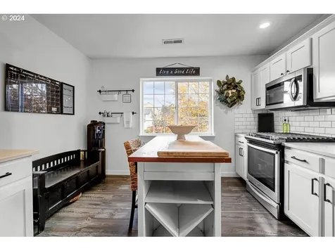757 Mule Deer Street NW Salem OR 97304