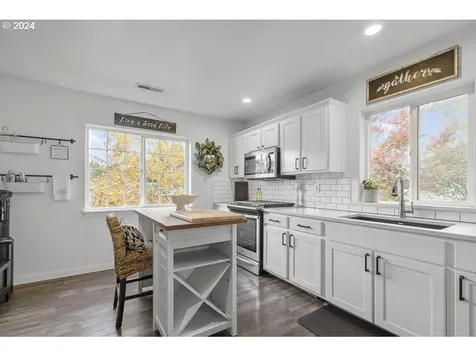 757 Mule Deer Street NW Salem OR 97304