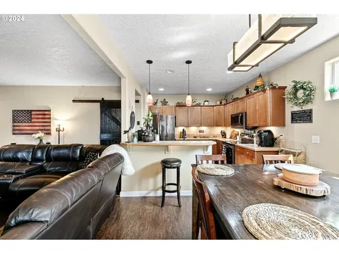 532 S 48th Place Springfield OR 97478
