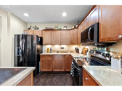 532 S 48th Place Springfield OR 97478