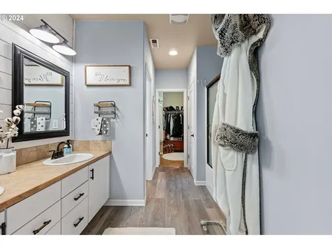 532 S 48th Place Springfield OR 97478