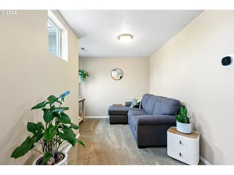 532 S 48th Place Springfield OR 97478