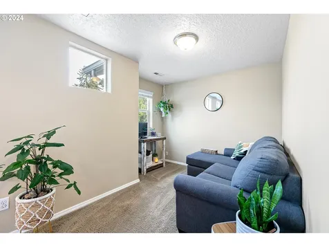 532 S 48th Place Springfield OR 97478