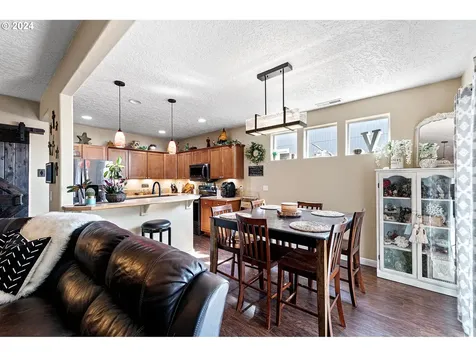 532 S 48th Place Springfield OR 97478