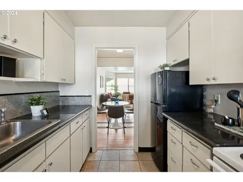 2415 Se 60th Avenue Portland OR 97206
