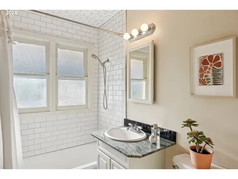 2415 Se 60th Avenue Portland OR 97206