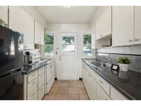 2415 Se 60th Avenue Portland OR 97206
