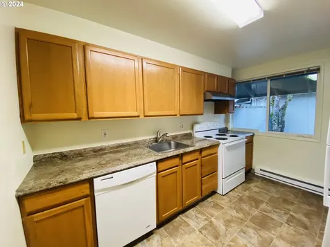 15795 SW Village Circle Beaverton OR 97007
