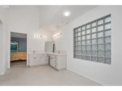 9901 SE Clatsop Street Portland OR 97266