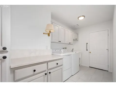 9901 SE Clatsop Street Portland OR 97266