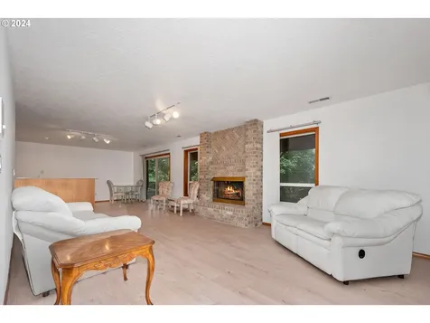 9901 SE Clatsop Street Portland OR 97266