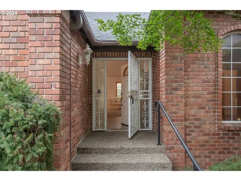 9901 SE Clatsop Street Portland OR 97266