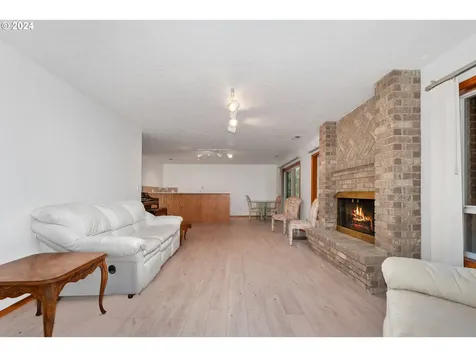 9901 SE Clatsop Street Portland OR 97266