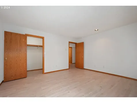 9901 SE Clatsop Street Portland OR 97266