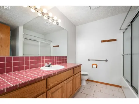 9901 SE Clatsop Street Portland OR 97266