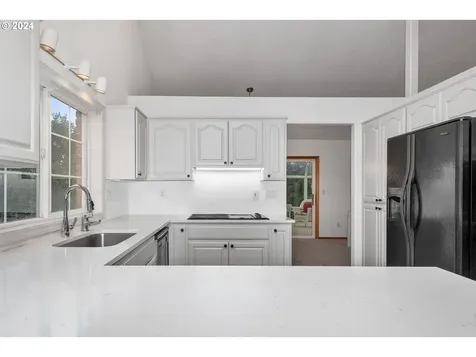 9901 SE Clatsop Street Portland OR 97266