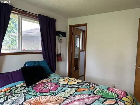 2104 17th Street Florence OR 97439