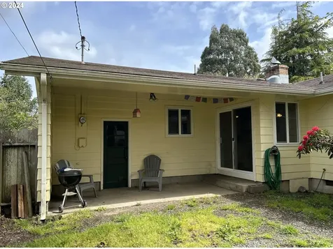 2104 17th Street Florence OR 97439