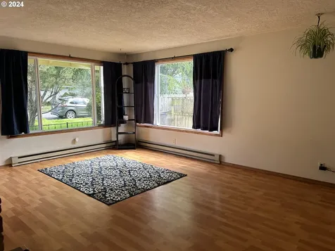 2104 17th Street Florence OR 97439