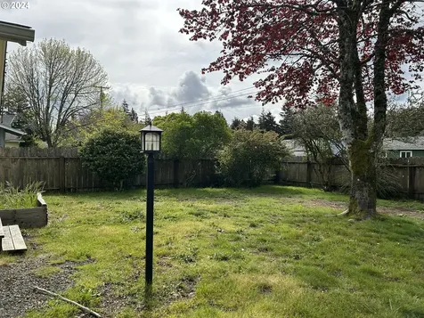 2104 17th Street Florence OR 97439