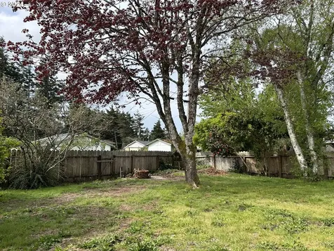 2104 17th Street Florence OR 97439