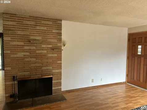 2104 17th Street Florence OR 97439