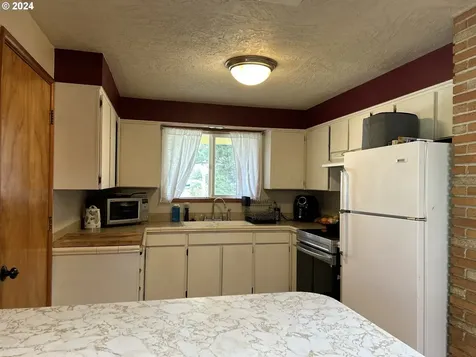 2104 17th Street Florence OR 97439