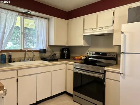 2104 17th Street Florence OR 97439