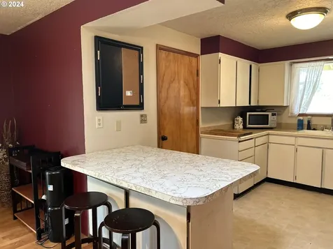 2104 17th Street Florence OR 97439