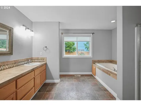 8613 Ne 30th Street Vancouver WA 98662