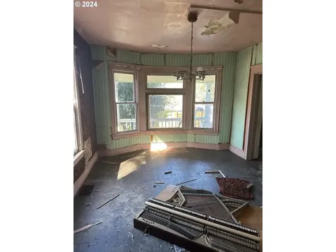 4910 N Vancouver Avenue Portland OR 97217