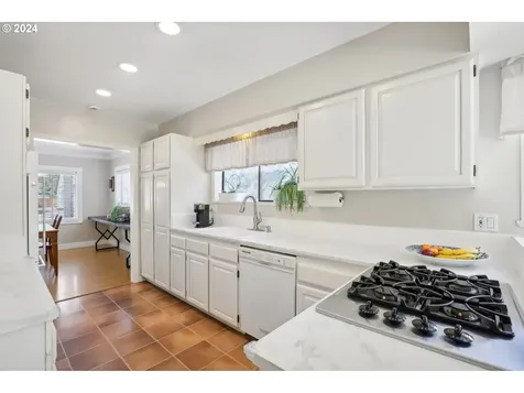 1570 Holly Street West Linn OR 97068