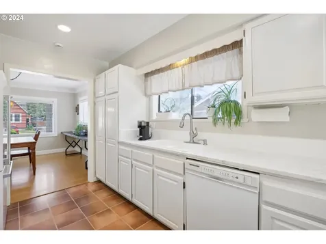 1570 Holly Street West Linn OR 97068